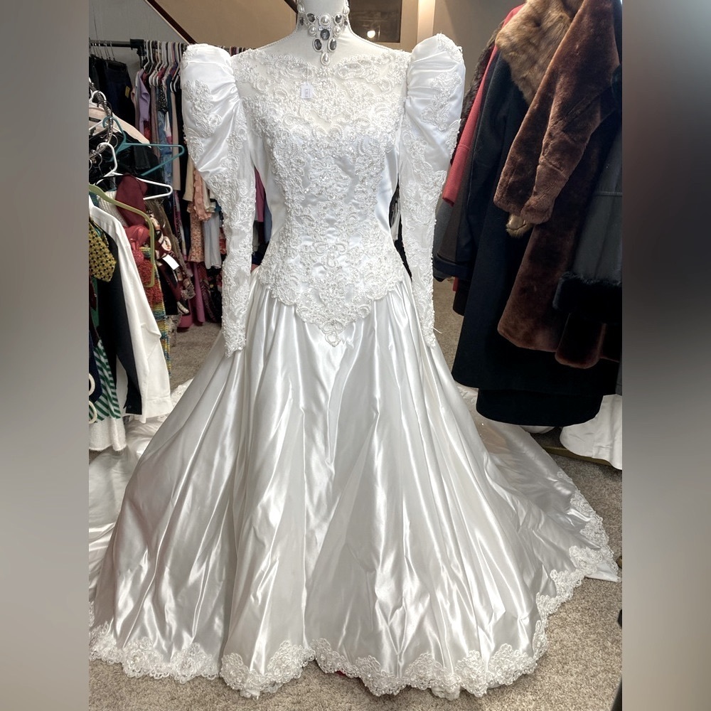 Vintage Wedding Dress in mint condition
